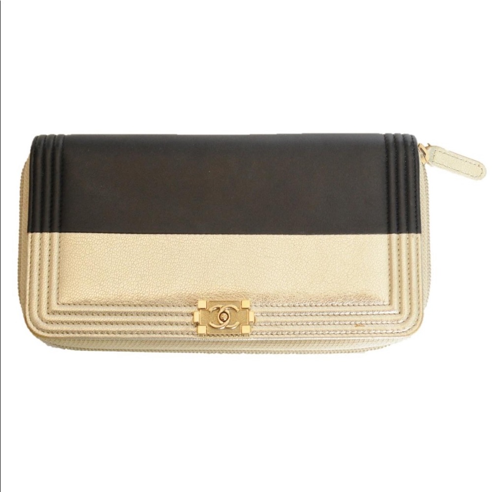 🚫SOLD🚫.  CHANEL BLACK & GOLD CLUT AUTHENTICATED
